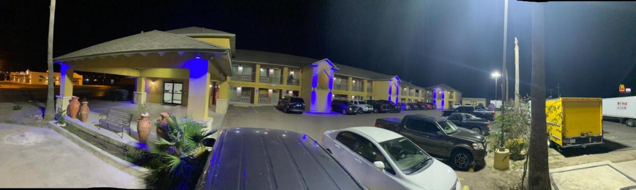 Country Hill Inn & Suite Eagle Pass Bagian luar foto