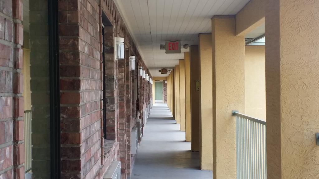 Country Hill Inn & Suite Eagle Pass Bagian luar foto