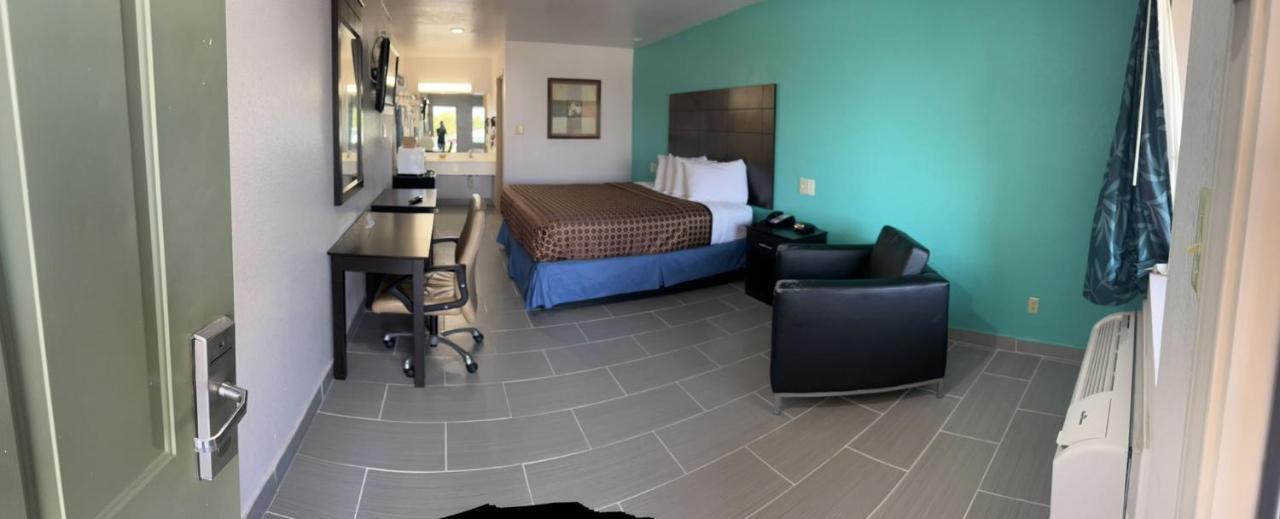 Country Hill Inn & Suite Eagle Pass Bagian luar foto