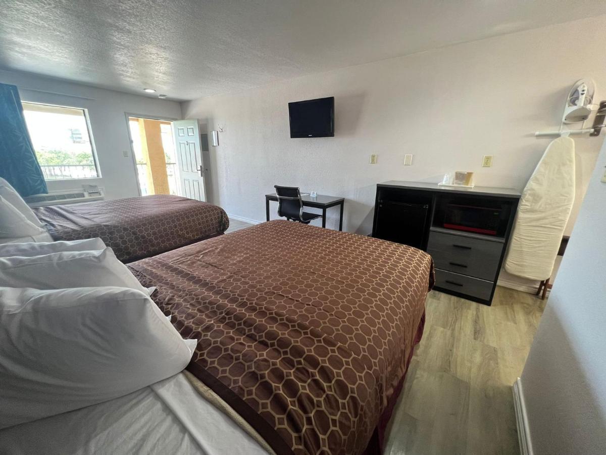 Country Hill Inn & Suite Eagle Pass Bagian luar foto
