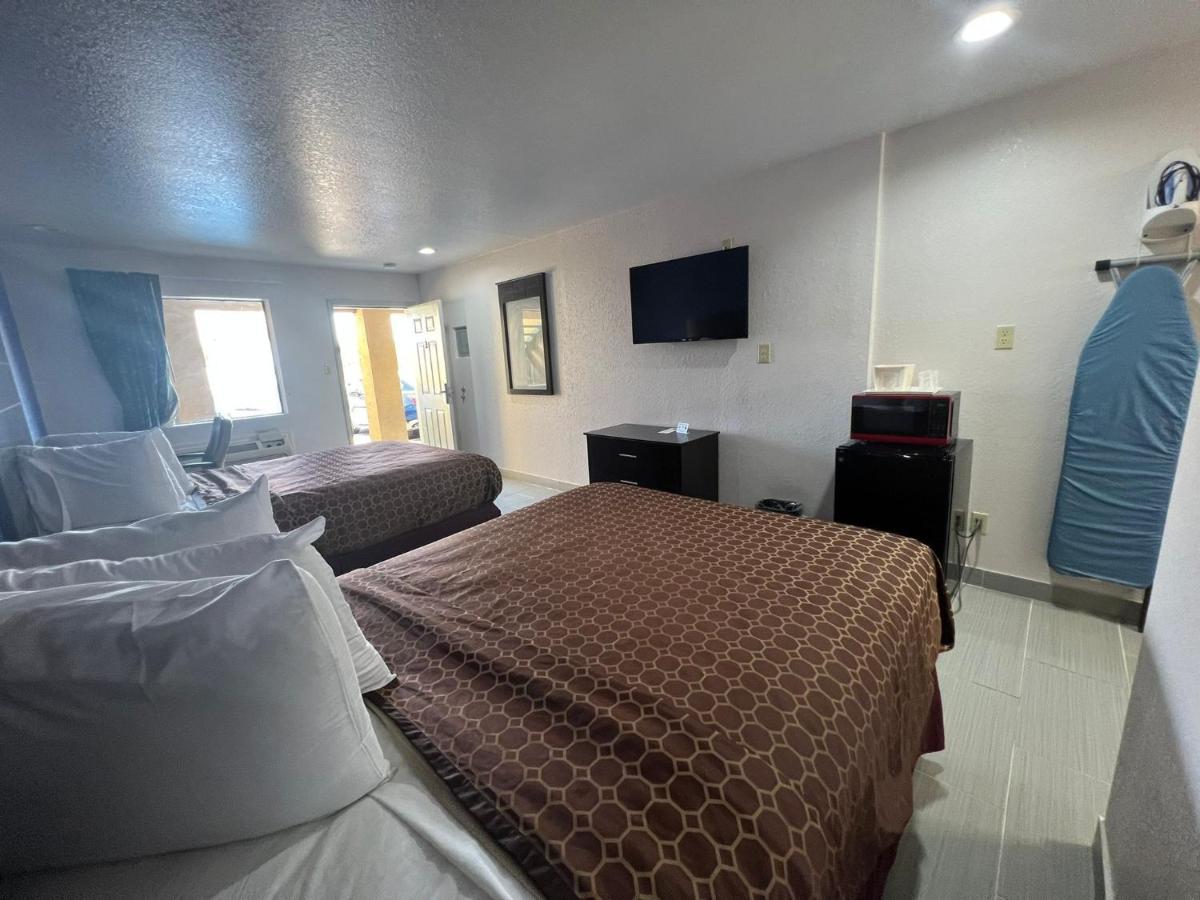 Country Hill Inn & Suite Eagle Pass Bagian luar foto