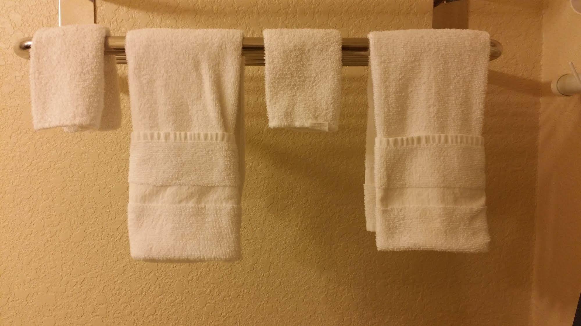 Country Hill Inn & Suite Eagle Pass Bagian luar foto