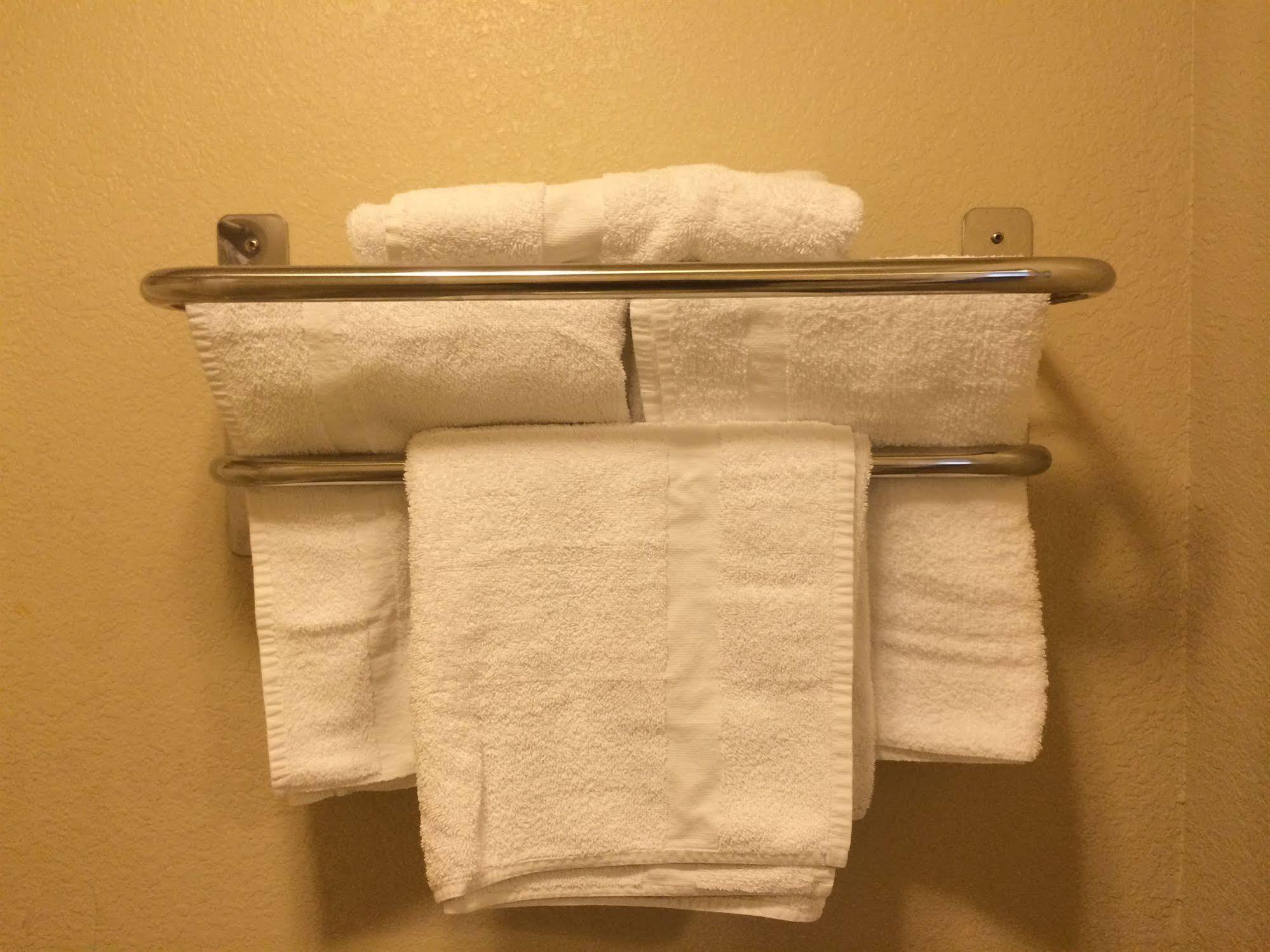Country Hill Inn & Suite Eagle Pass Bagian luar foto