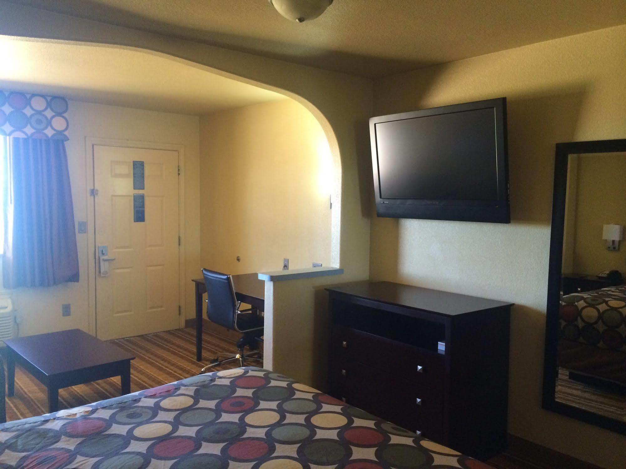 Country Hill Inn & Suite Eagle Pass Bagian luar foto