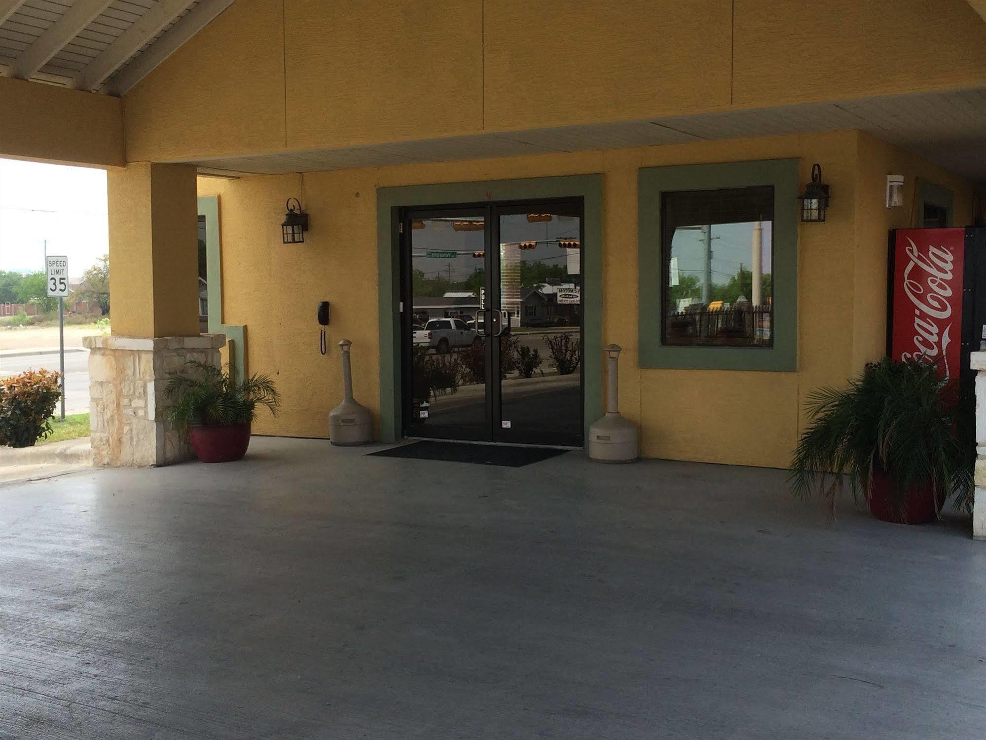 Country Hill Inn & Suite Eagle Pass Bagian luar foto